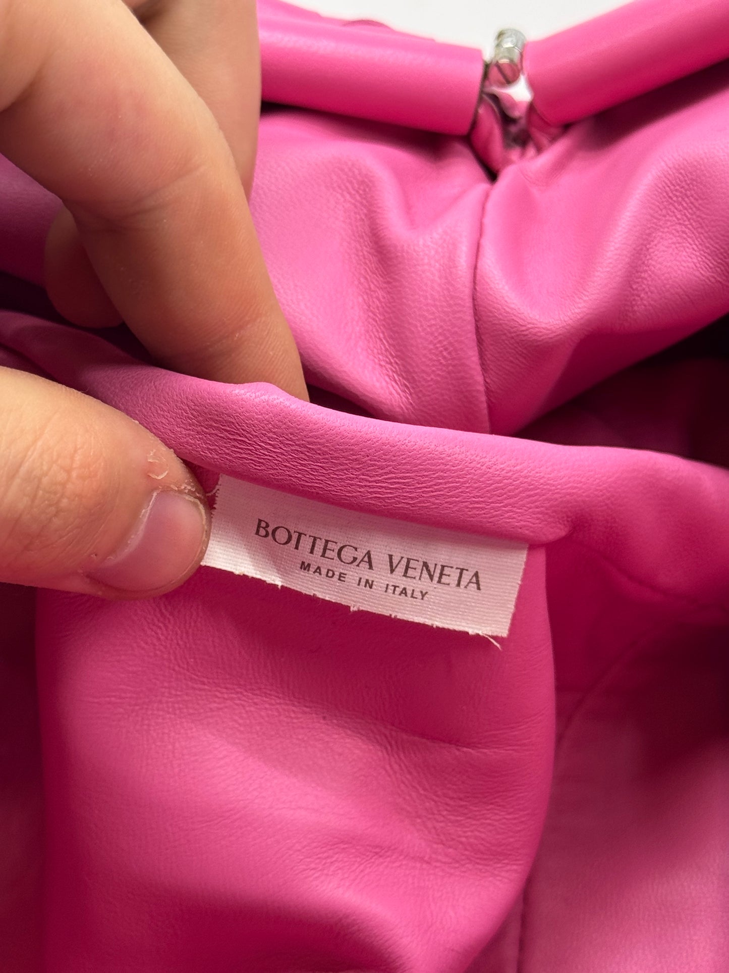 Pouch bottega veneta a mano color rosa
