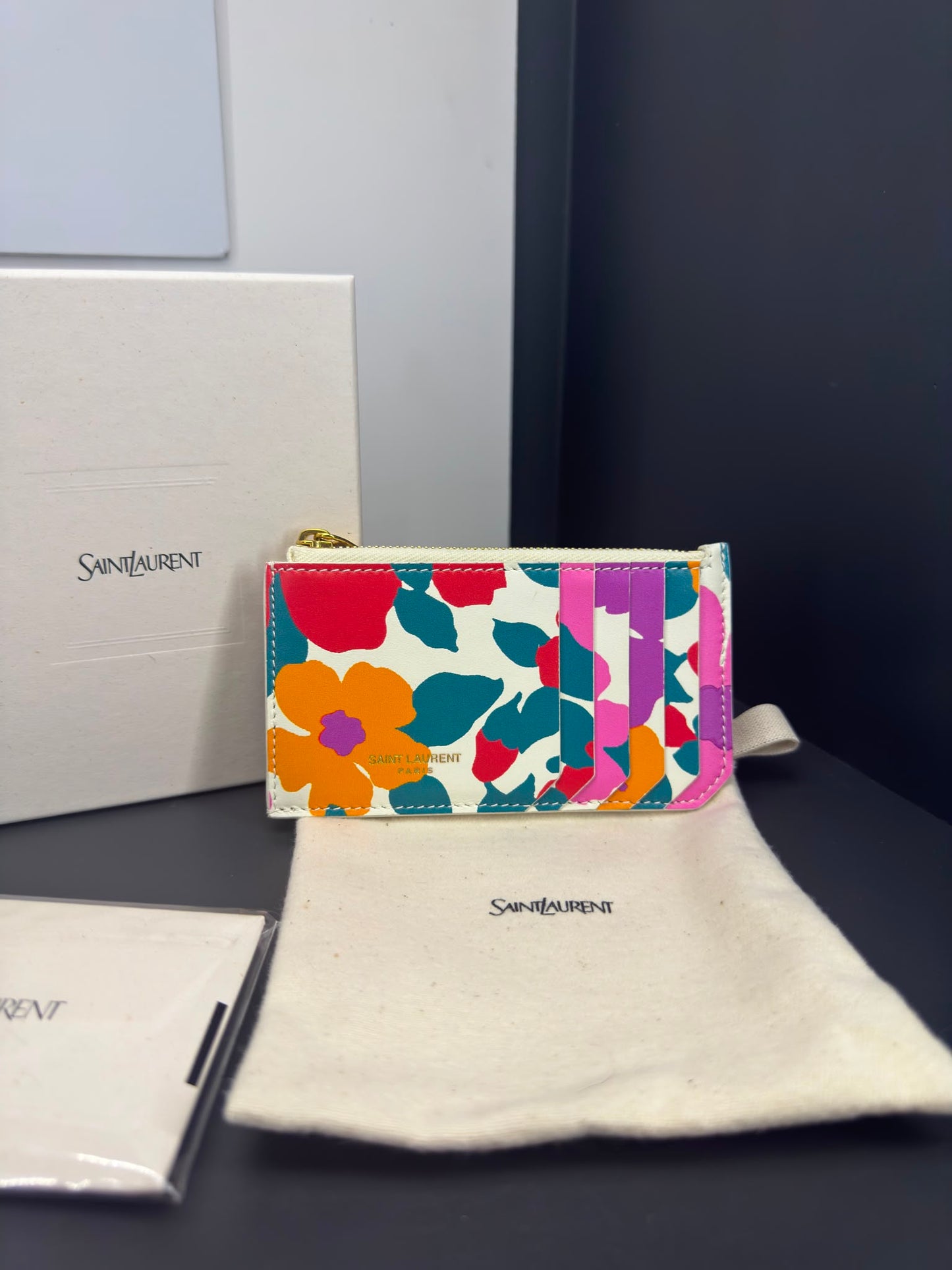 Saint Laurent in pelle con stampa floreale multicolor portacarte Fragments con zip