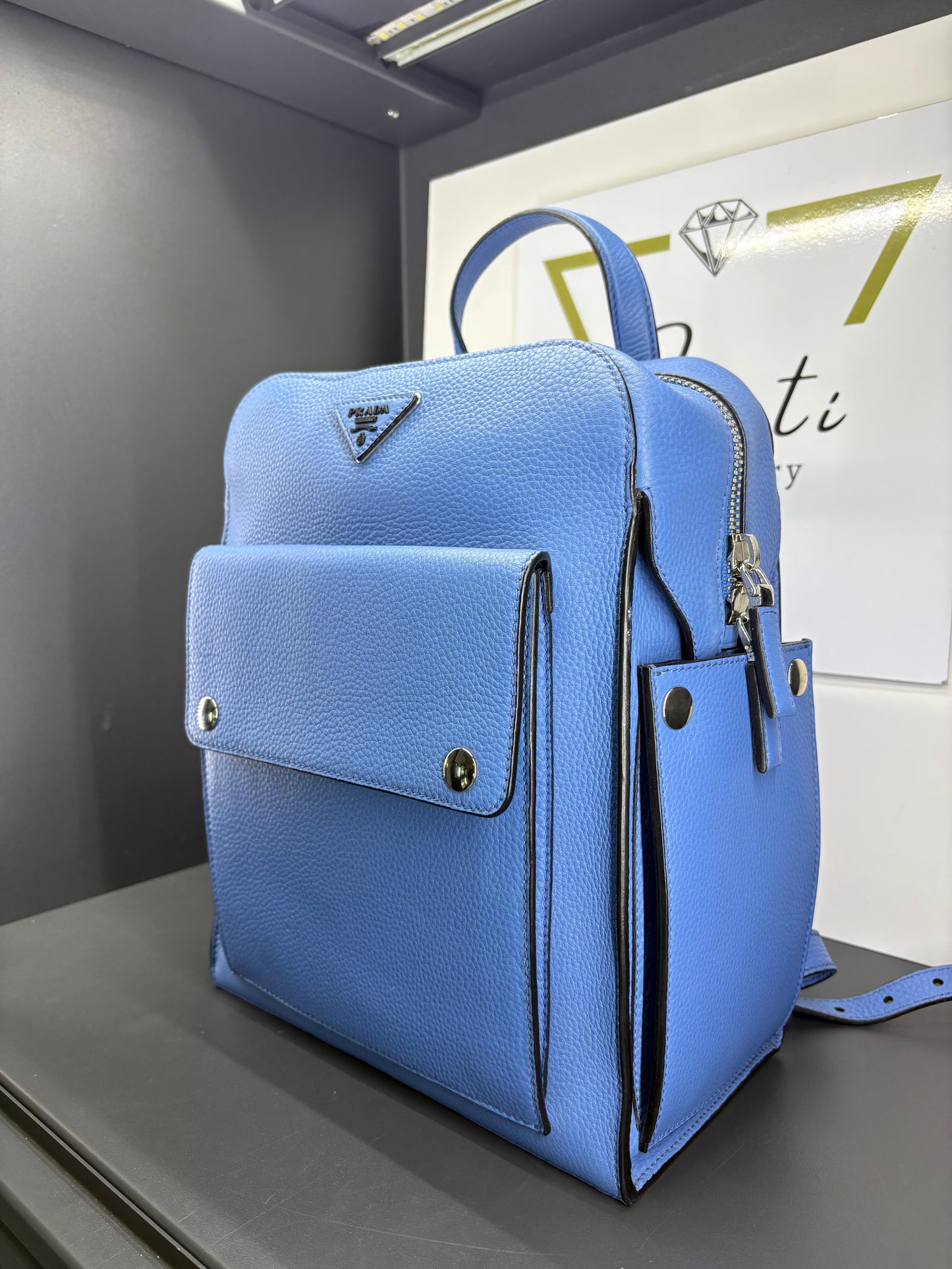 zaino Prada in pelle di vitello martellata