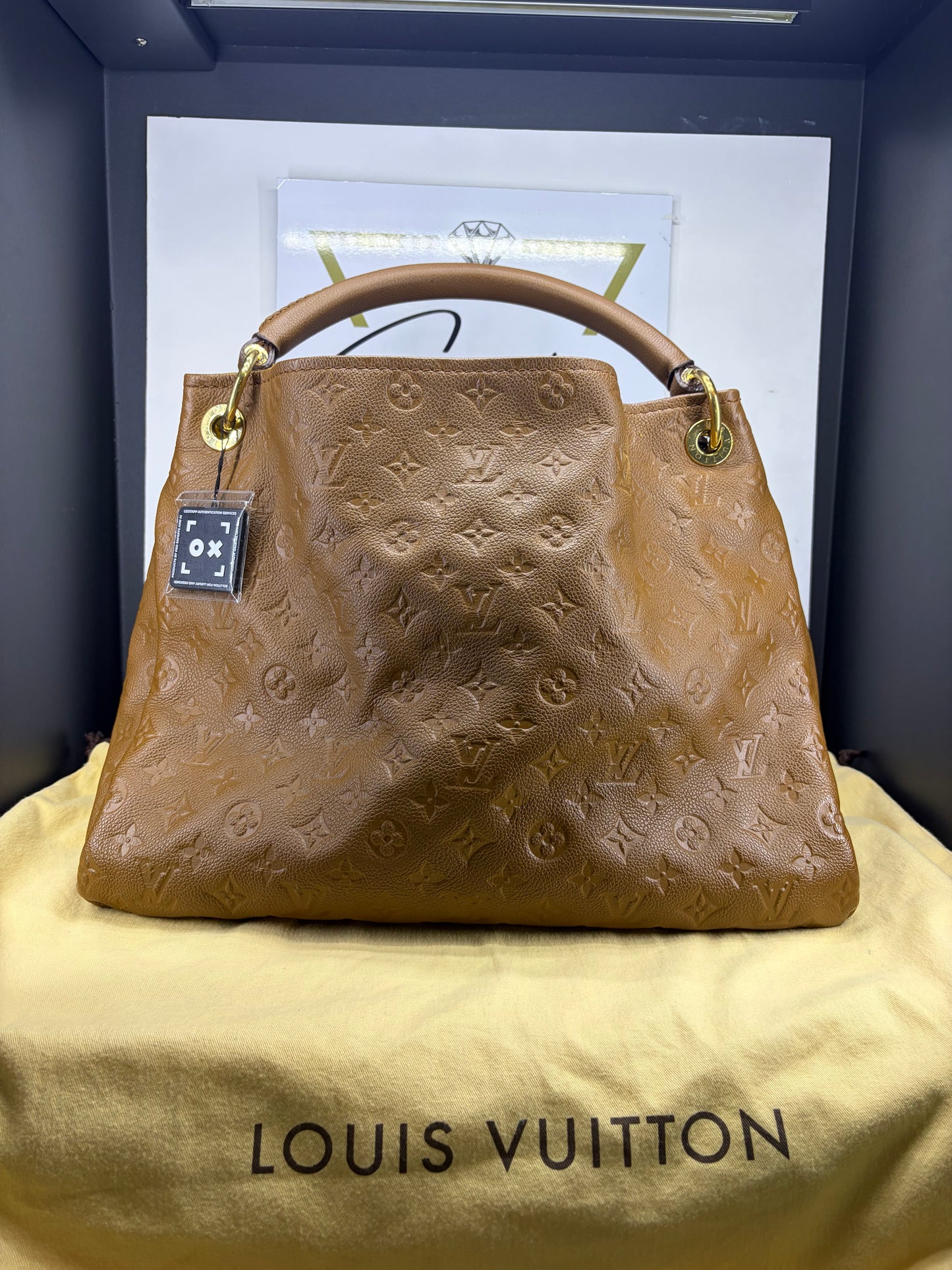 Louis Vuitton Artsy MM