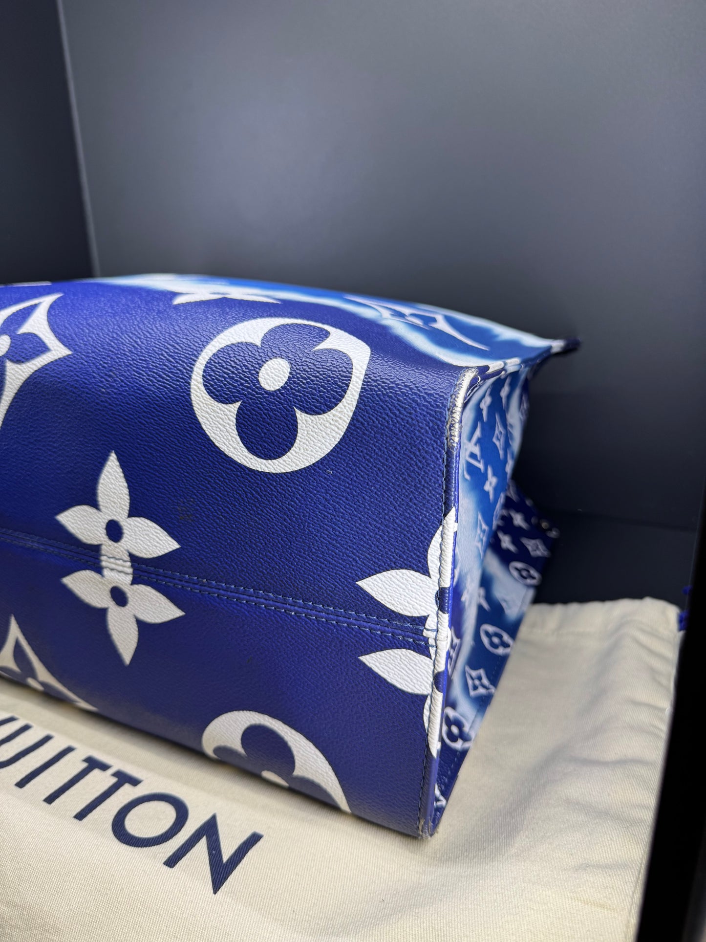 Louis Vuitton on the go Limited edition sky blu Monogram