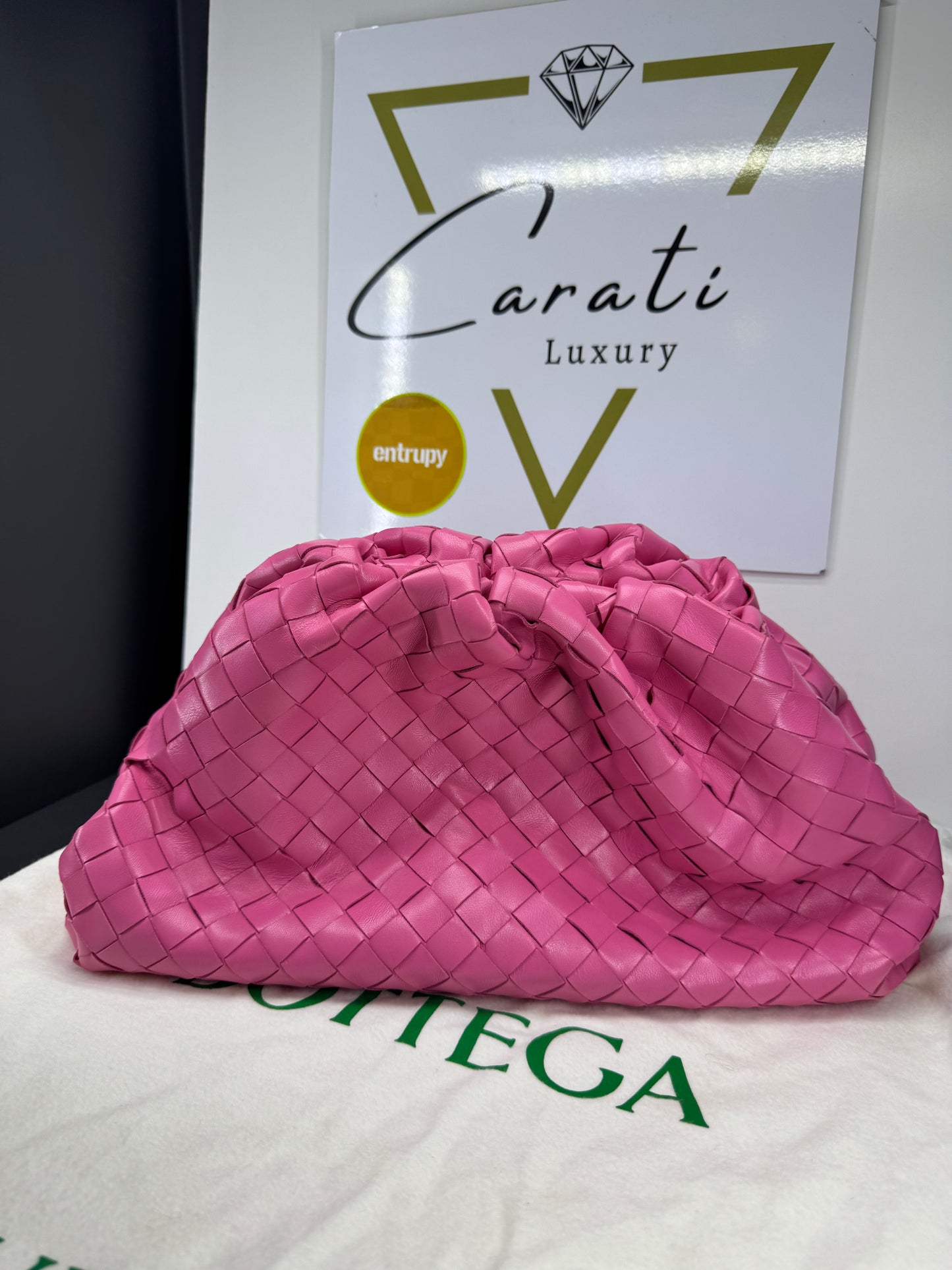 Pouch bottega veneta a mano color rosa