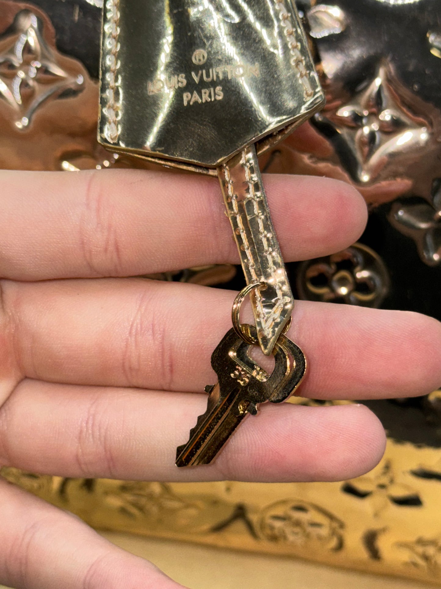 Louis Vuitton speedy 35 mirror gold