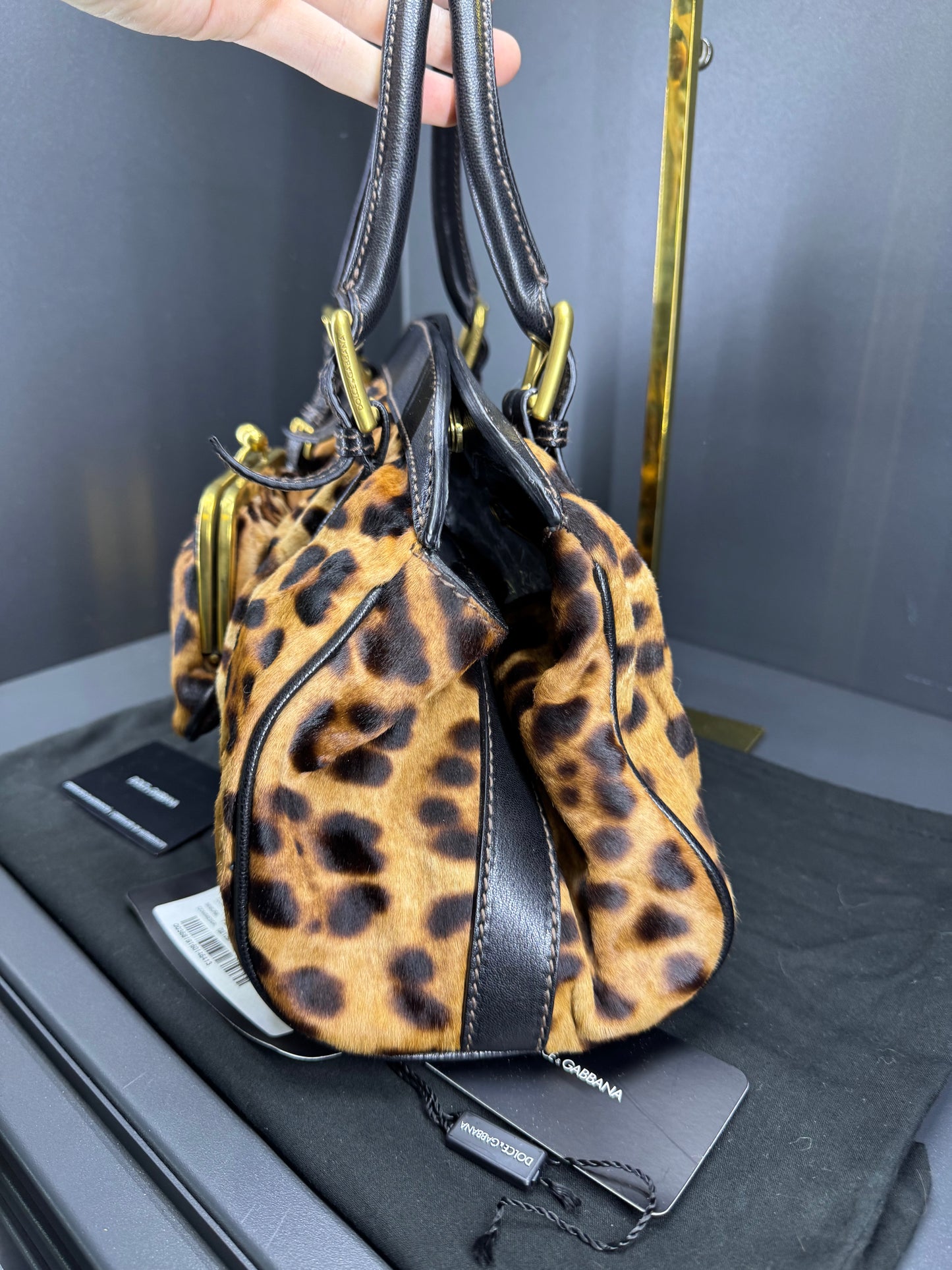 Dolce e Gabbana in pelle di vitello con stampa leopardata
