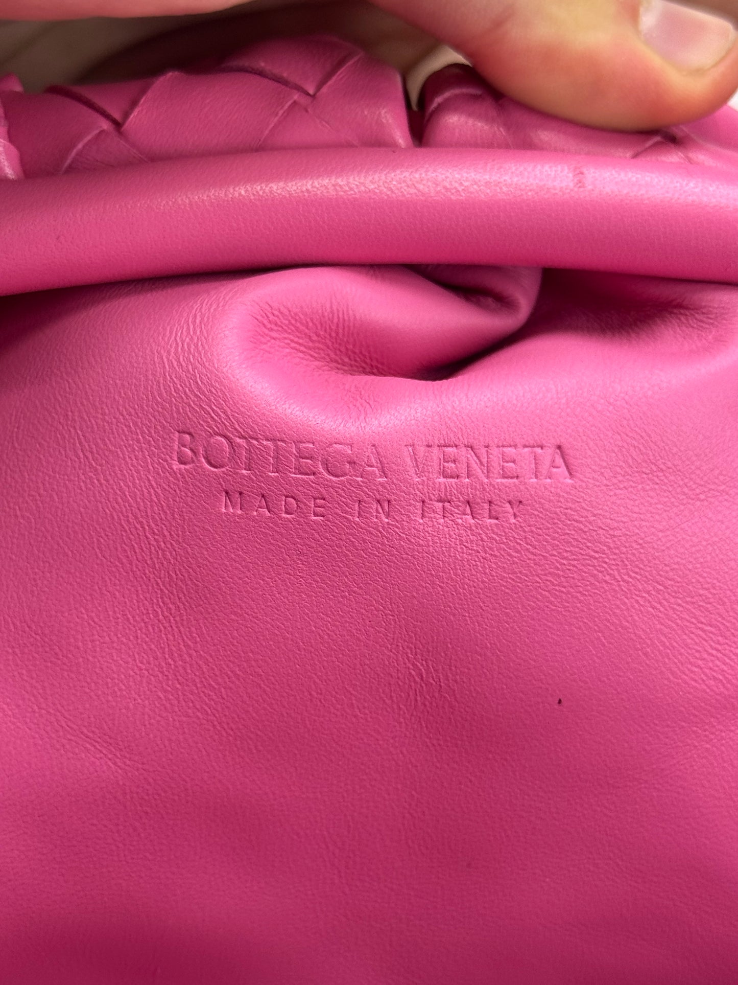 Pouch bottega veneta a mano color rosa