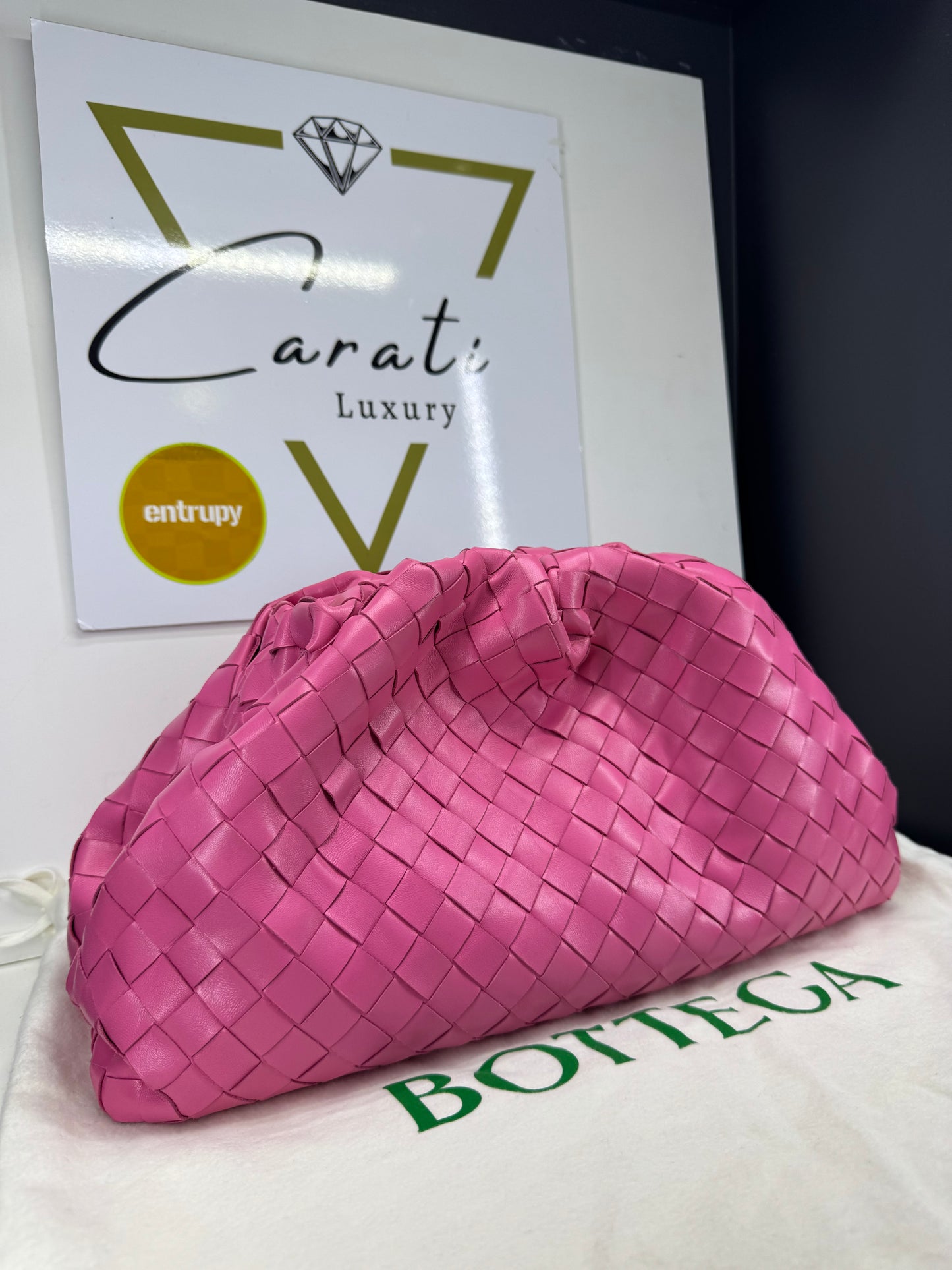 Pouch bottega veneta a mano color rosa