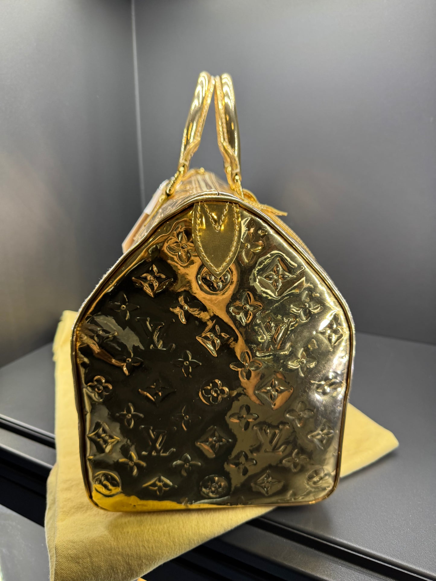 Louis Vuitton speedy 35 mirror gold