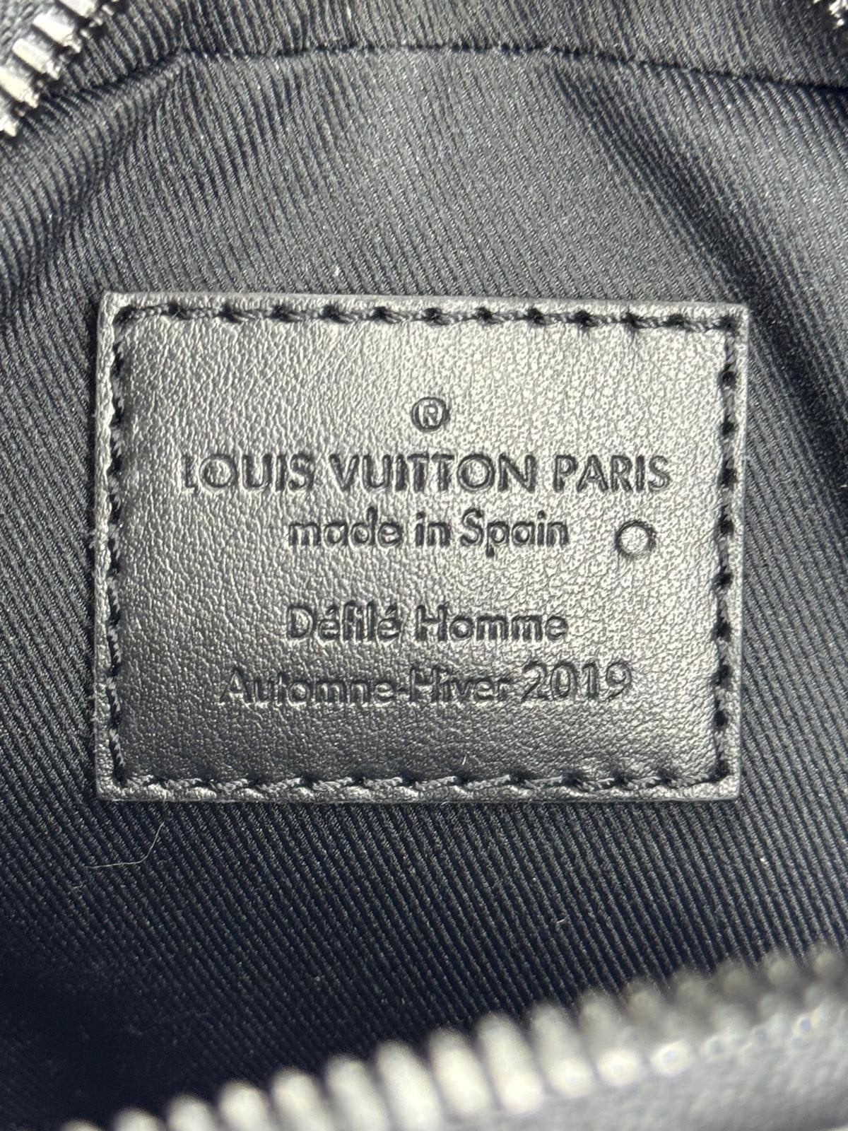Louis Vuitton Danube Messenger "Rainbow" in pelle Taiga nera.