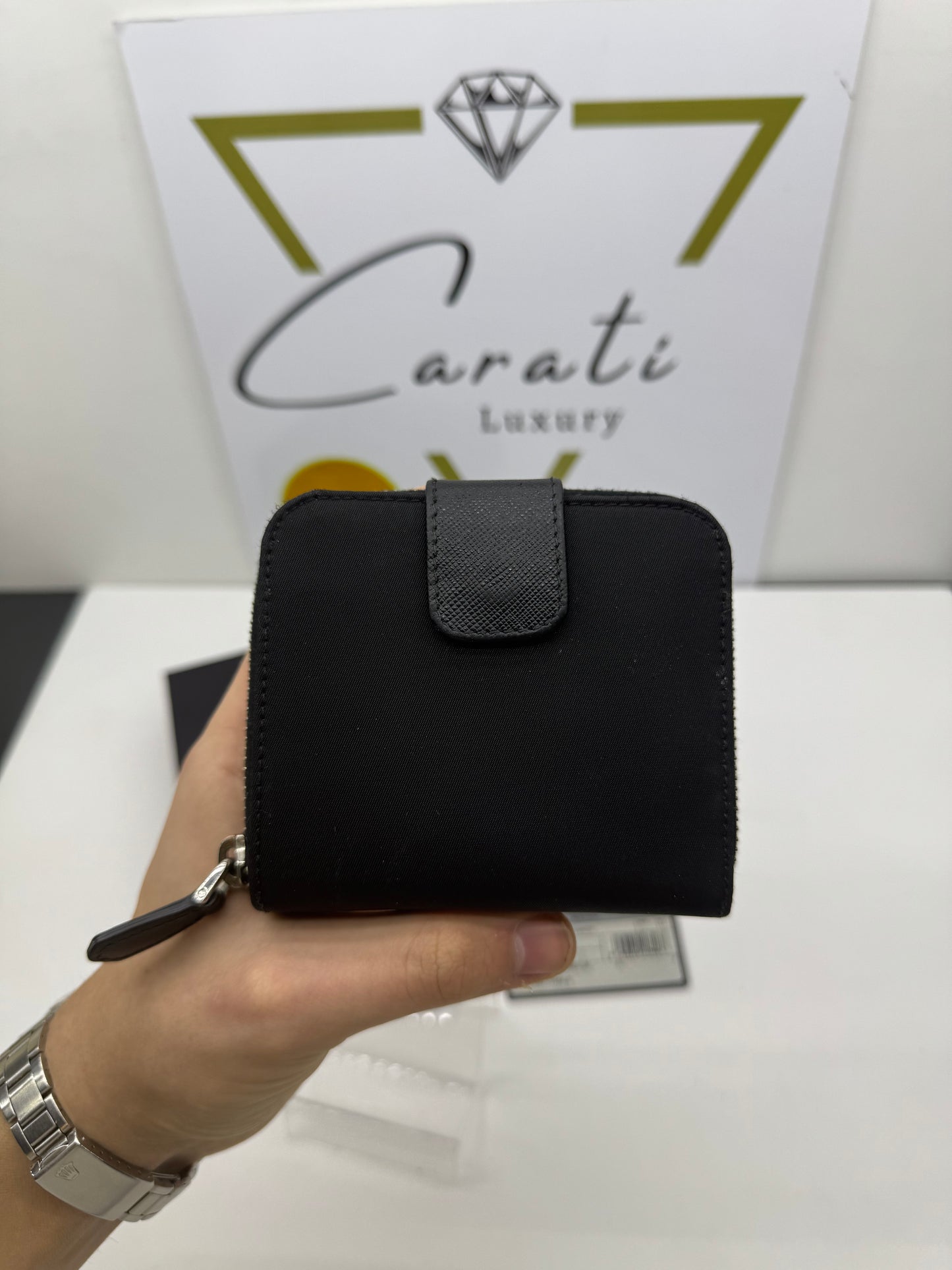Prada portafoglio compatto in re-nylon