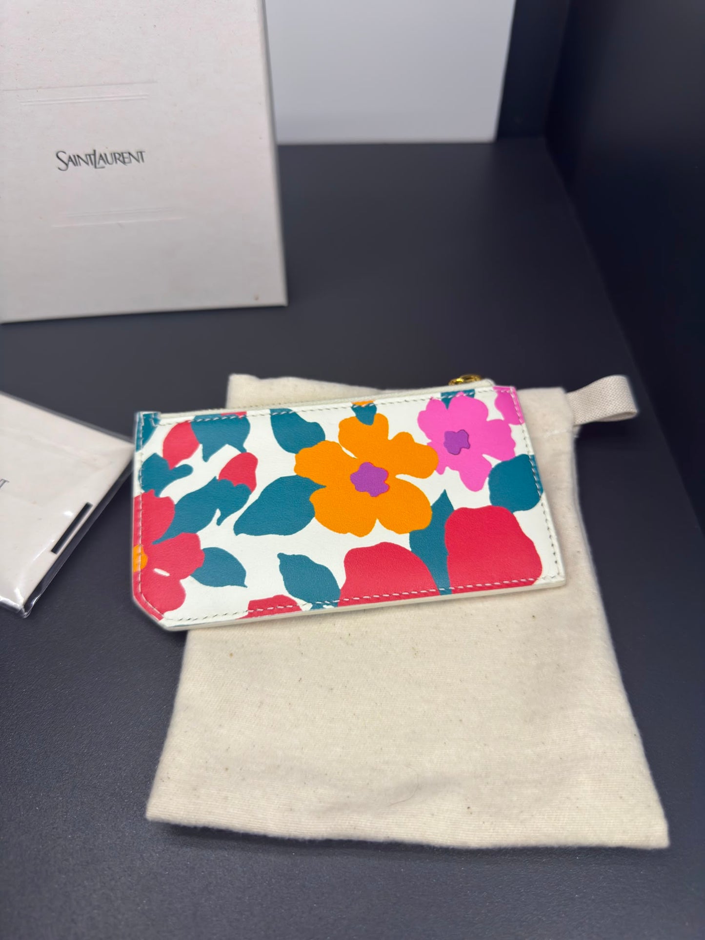 Saint Laurent in pelle con stampa floreale multicolor portacarte Fragments con zip